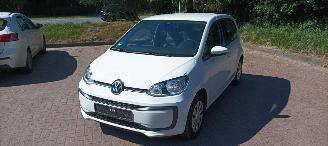 Volkswagen Up! 1.0-Mpi 65pk Move airconditioning Cruisecontrol Drivelane assistent Led verlichting Achteruitrijcamera Parkeersensoren achter Elektrische ramen start/stop systeem Centrale vergrendeling met afstandsbediening picture 10