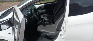 Toyota Aygo Facelift 1.0-VVT-i 72pk Airco Led koplampen led achterlichten Leren stuurwiel Elektrische ramen Elektrische-spiegels met verwarming Centrale vergrendeling met afstandsbediening Hoogglans buiten design Deelbare achterbank getinte ruiten picture 9