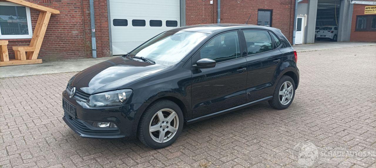 Volkswagen Polo 1.4-TDI Klimaautomatik Regensensor leren stuurwiel mistlampen Front-Radar Brake Assist Elektrische ramen Elektrische-spiegels met verwarming Centrale vergrendeling met afstandsbediening Start-Stop systeem 15-inch velgen