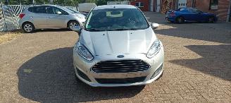 Ford Fiesta 1.5-Diesel Airconditioning Stoelverwarming leren stuurwiel Led verlichting Parkeersensoren voor en achter Elektrische inklapbare buitenspiegels met verwarming Centrale vergrendeling met afstandsbediening Start-Stop picture 10