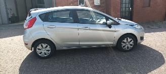 Ford Fiesta 1.5-Diesel Airconditioning Stoelverwarming leren stuurwiel Led verlichting Parkeersensoren voor en achter Elektrische inklapbare buitenspiegels met verwarming Centrale vergrendeling met afstandsbediening Start-Stop picture 7