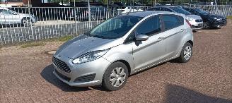 Voiture accidenté Ford Fiesta 1.5-Diesel Airconditioning Stoelverwarming leren stuurwiel Led verlichting Parkeersensoren voor en achter Elektrische inklapbare buitenspiegels met verwarming Centrale vergrendeling met afstandsbediening Start-Stop 2016/6