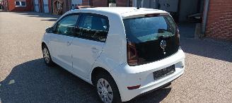 Volkswagen Up! Move Up! 1.0 65pk Airconditioning Led verlichting Parkeersensoren achter Achteruitrijcamera Elektrische ramen Dab Radio cruisecontrol Boordcomputer Navigatie/Telefoon houder picture 12