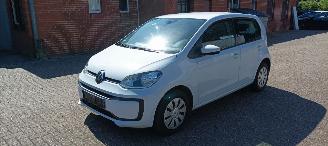 Volkswagen Up! Move Up! 1.0 65pk Airconditioning Led verlichting Parkeersensoren achter Achteruitrijcamera Elektrische ramen Dab Radio cruisecontrol Boordcomputer Navigatie/Telefoon houder picture 4