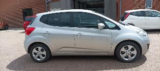 škoda osobní automobily Kia Venga 1.6 Automatik Climatecontrol Keyless-entry Stoelverwarming Leren stuurwiel Armsteun voor Links & Rechts 4xElektrische ramen Elektrische inklapbare buitenspiegels Privacy glas Trekhaak Parkeersensoren achter 16 inch Sportvelgen Mistlampen 2013/8