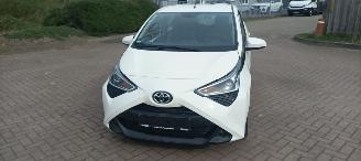 Toyota Aygo Aygo X Facelift 1.0VVT-i 5-deurs Airconditioning Led Dagrijverlichting Led achterlichten Elektrische ramen Elektrische-spiegels met verwarming Centrale vergrendeling met afstandsbediening Hoogglans buiten design picture 1