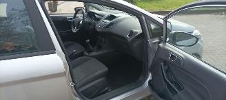 Ford Fiesta 1.5-diesel Led-dagrijverlichting Airconditioning Stoelverwarming Lichtautomaat Leren Stuurwiel Radio -usb Elektrische ramen Elektrische inklapbare buitenspiegels met led verlichting Parkeersensoren voor en achter picture 19