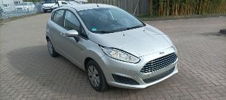 Ford Fiesta 1.5-diesel Led-dagrijverlichting Airconditioning Stoelverwarming Lichtautomaat Leren Stuurwiel Radio -usb Elektrische ramen Elektrische inklapbare buitenspiegels met led verlichting Parkeersensoren voor en achter picture 1
