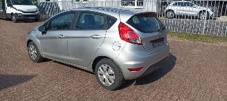 Ford Fiesta Bj 6-2016 1.5-TDCI euro6 Airconditioning Led verlichting Parkeersensoren Stoelverwarming leren stuurwiel picture 5