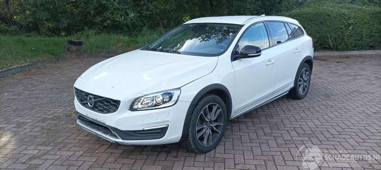 Volvo V-60 Cross Country 5-Cil 2.4 190pk Automatik 4x4 Leder Navi Xenon Led Climatecontrol CruiseControl Stoelverwarming Lichtautomaat Privacyglas Regensensor Trekhaak