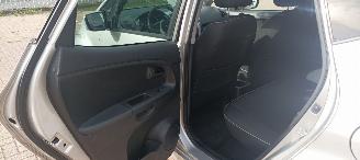 Kia Venga Bj: 08-2013 1.6 Benzine Automaat Climatecontrol Stoelverwarming Lichtautomaat Privacyglas keyless Entry 4xElektrische ramen Elektrische-spiegels met parkeerstand Mistlampen 16 inch kia velgen Trekhaak picture 16