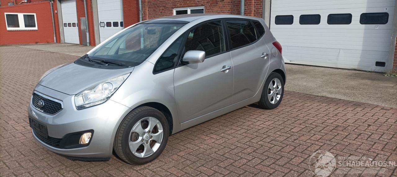 Kia Venga Bj: 08-2013 1.6 Benzine Automaat Climatecontrol Stoelverwarming Lichtautomaat Privacyglas keyless Entry 4xElektrische ramen Elektrische-spiegels met parkeerstand Mistlampen 16 inch kia velgen Trekhaak