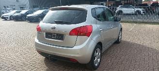 Kia Venga Bj: 08-2013 1.6 Benzine Automaat Climatecontrol Stoelverwarming Lichtautomaat Privacyglas keyless Entry 4xElektrische ramen Elektrische-spiegels met parkeerstand Mistlampen 16 inch kia velgen Trekhaak picture 6