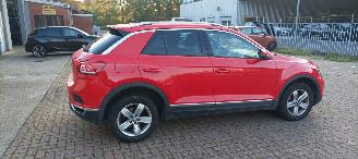 Volkswagen T-Roc Bj:06-2021 Active 1.5-TSI DSG 150pk Digital Cockpit Navigatie Drive modus Climatecontrol CruiseControl Stoelverwarming stuurwiel met verwarming Privacy glas Trekhaak Full-Led koplampen Led achterlichten zwart dakhemel Blindspot picture 8
