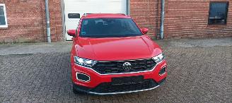 Volkswagen T-Roc Bj:06-2021 Active 1.5-TSI DSG 150pk Digital Cockpit Navigatie Drive modus Climatecontrol CruiseControl Stoelverwarming stuurwiel met verwarming Privacy glas Trekhaak Full-Led koplampen Led achterlichten zwart dakhemel Blindspot picture 12