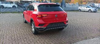 Volkswagen T-Roc Bj:06-2021 Active 1.5-TSI DSG 150pk Digital Cockpit Navigatie Drive modus Climatecontrol CruiseControl Stoelverwarming stuurwiel met verwarming Privacy glas Trekhaak Full-Led koplampen Led achterlichten zwart dakhemel Blindspot picture 5