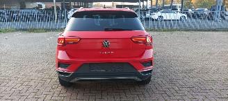 Volkswagen T-Roc Bj:06-2021 Active 1.5-TSI DSG 150pk Digital Cockpit Navigatie Drive modus Climatecontrol CruiseControl Stoelverwarming stuurwiel met verwarming Privacy glas Trekhaak Full-Led koplampen Led achterlichten zwart dakhemel Blindspot picture 6