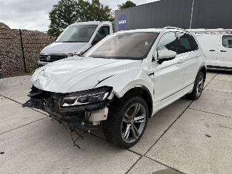 uszkodzony samochody osobowe Volkswagen Tiguan 1.5 TSI R-LINE AUTOMAAT-PANO-CAMERA-NAVI 2019/2