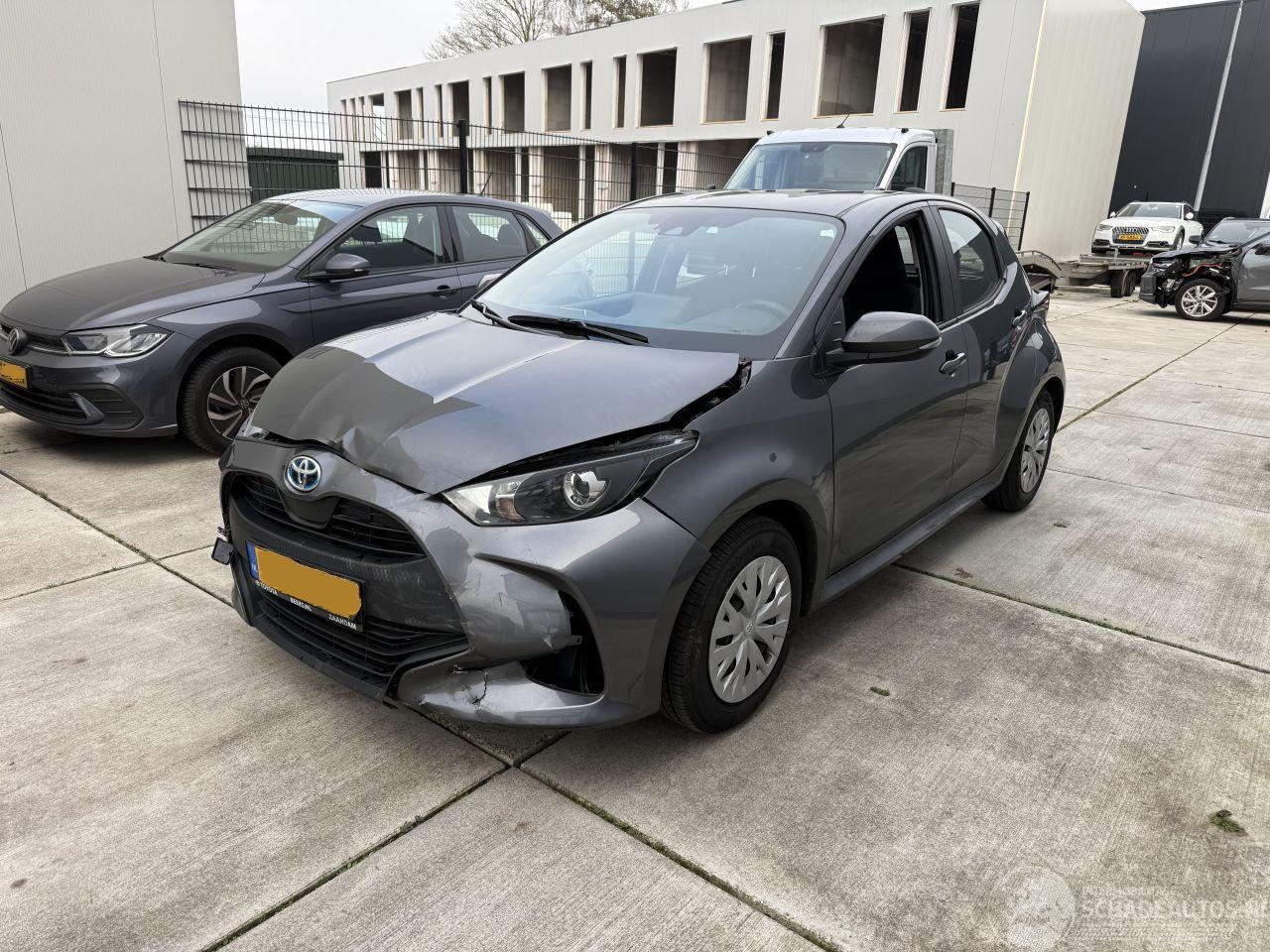 Toyota Yaris 1.5 HYBRID 141 PK-CAMERA-NAVI-PDC