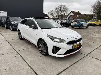 Damaged car Kia Proceed 1.6 T-GDI-GT AUTOMAAT-PANO-CAMERA-NAVI-PDC 2019/2