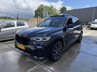 damaged passenger cars BMW X7 xDrive 40i High Executive-7persoons-PANO-LEDER-360 CAMERA-4 WIEL BESTURING 2022/2