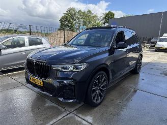 Voiture accidenté BMW X7 xDRIVE 40i High Executive 7pers-PANO-LEDER-360 CAMERA-4 WIEL BESTURING 2022/2