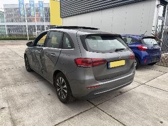 Mercedes B-klasse 180 Business Solution AUTOMAAT-PANO-CAMERA-NAVI-LEDER picture 4