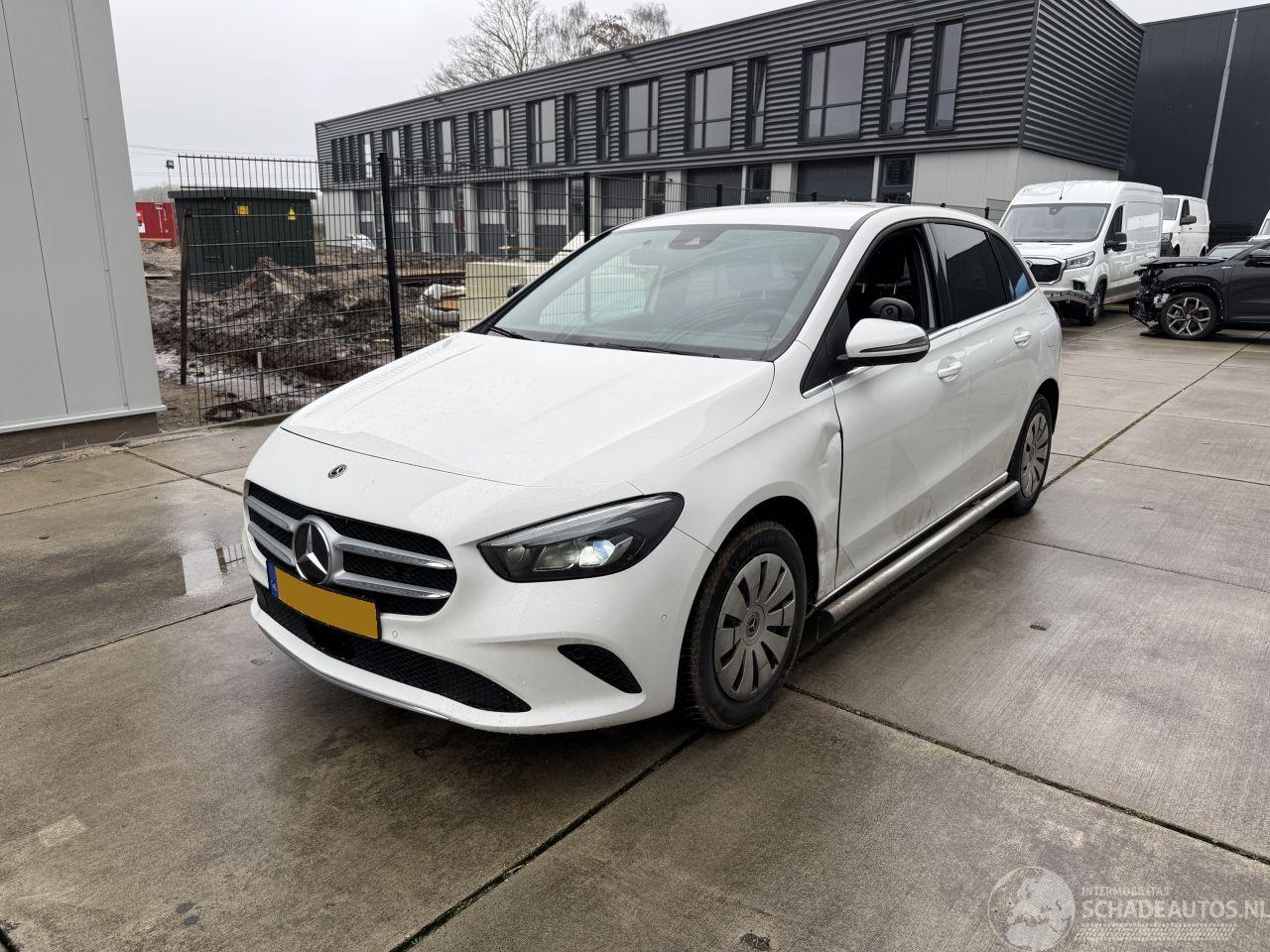 Mercedes B-klasse 200 d AUTOMAAT -CAMERA-PDC-NAVI