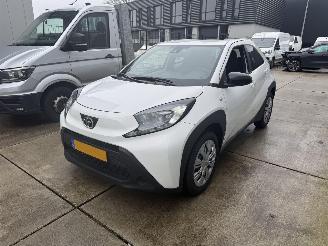 Damaged car Toyota Aygo X 1.0 VVT-i MT Play CAMERA-AIRCO-CRUISE 2025/12