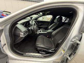 Jaguar XE 2.0 D PORTFOLIO -NAVI-CLIMA-LEDER-PDC picture 8