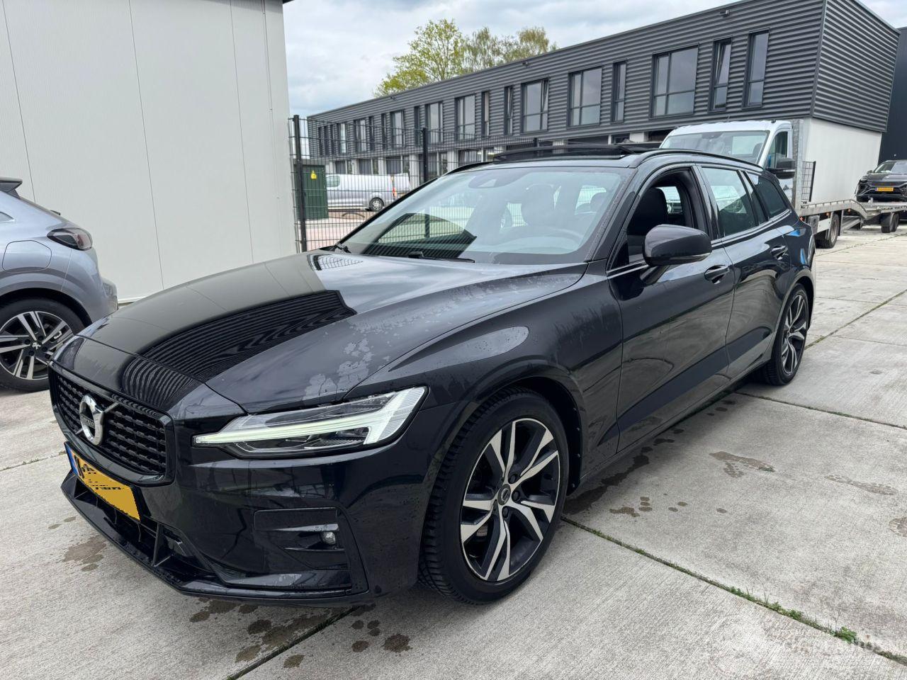 Volvo V-60 2.0 B3 R-DESING-AUTOMAAT-PANO-CAMERA-NAVI