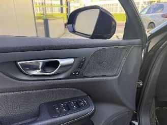 Volvo V-60 2.0 B3 R-DESIGN AUTOMAAT-PANO-NAVI-CAMERA picture 17