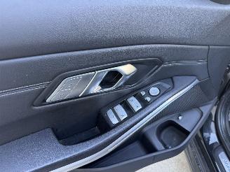 BMW 3-serie 330e High Executive M HUD - SCHUIFDAK - KEYLESS picture 15