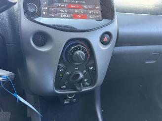 Toyota Aygo 1.0 VVT-i x-Play Limited AIRCO - CENTRAAL - LED picture 18