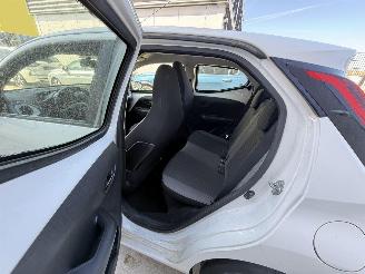 Toyota Aygo 1.0 VVT-i x-Play Limited AIRCO - CENTRAAL - LED picture 10