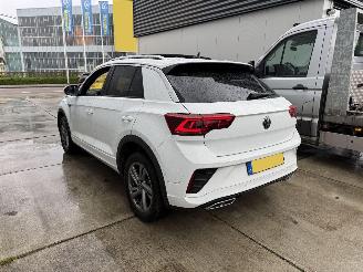 Volkswagen T-Roc 1.5 TSI R-LINE-DSG-PANO-KEYLESS-CAMERA-NAVI-CRUISE picture 4