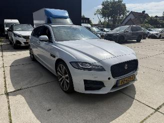 Jaguar XF Sportbrake 2.0d Portfolio R-Sport 179PK - PANO - LED - KEYLESS picture 2