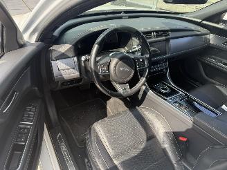 Jaguar XF Sportbrake 20d Portfolio R-Sport 179 PK-PANO-LED-KEYLESS picture 3