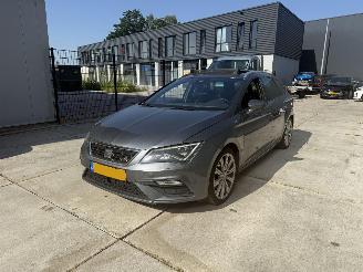 Unfallwagen Seat Leon ST 1.4 EcoTSI FR Connect PANO - CAMERA - NAVI 2017/10