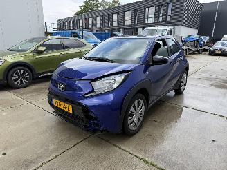 damaged passenger cars Toyota Aygo X 1.0VVT-i MT PLAY PDC - CAMERA - AIRCO 2025/8