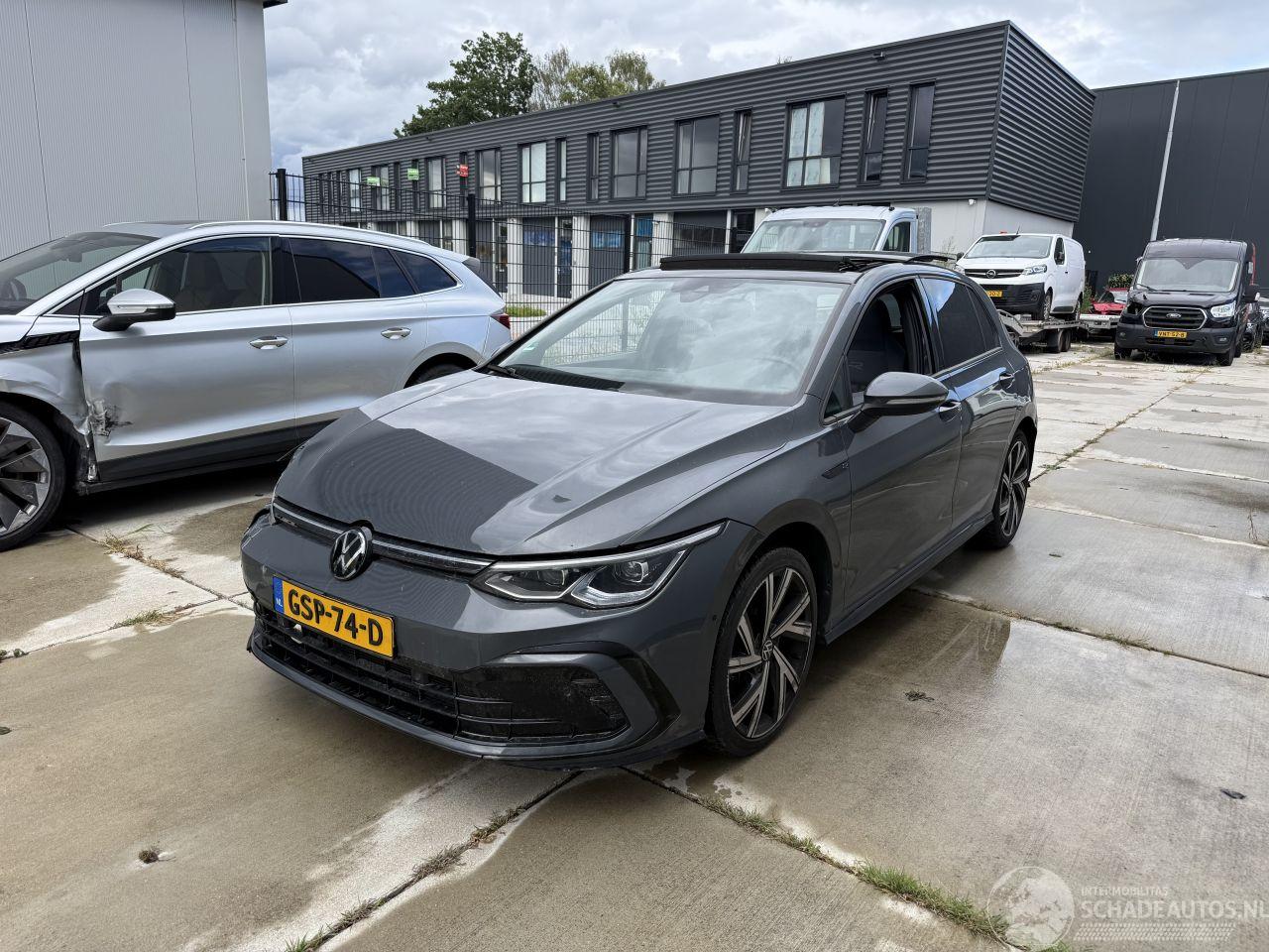 Volkswagen Golf 2.0TDI R-LINE 150PK DSG7 PANO - SFEER - MATRIX - CAMERA