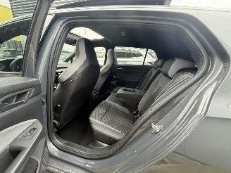 Volkswagen Golf 2.0TDI R-LINE 150PK DSG7 PANO - SFEER - MATRIX - CAMERA picture 10