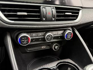 Alfa Romeo Giulia 2.0 T GME AWD VELOCE-PANO-LEDER-NAVI-CAMERA picture 21