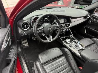 Alfa Romeo Giulia 2.0 T GME AWD VELOCE-PANO-LEDER-NAVI-CAMERA picture 3