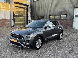 Unfallwagen Volkswagen T-Roc 1.5 TSI 150Pk DSG Life Virtual Cockpit 2022/4
