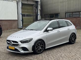 Vaurioauto  passenger cars Mercedes B-klasse 220D 190Pk Premium Plus AMG Pakket Pano Memory Sfeerverlichting Trekhaak 2020/1
