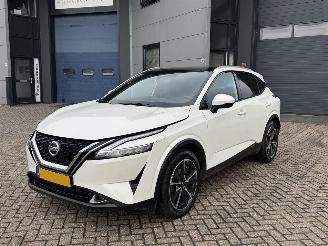 Schadeauto Nissan Qashqai 1.3 MHEV Automaat Xtronic Bussines Executive Bose Glasdak Head-Up 360Camera 2022/4