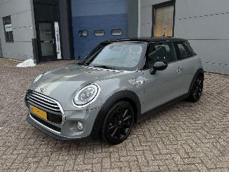 Damaged car Mini Cooper 1.5 Cooper Chili Automaat Pano Harman Kardon Nap Nederlandse Auto 2017/1
