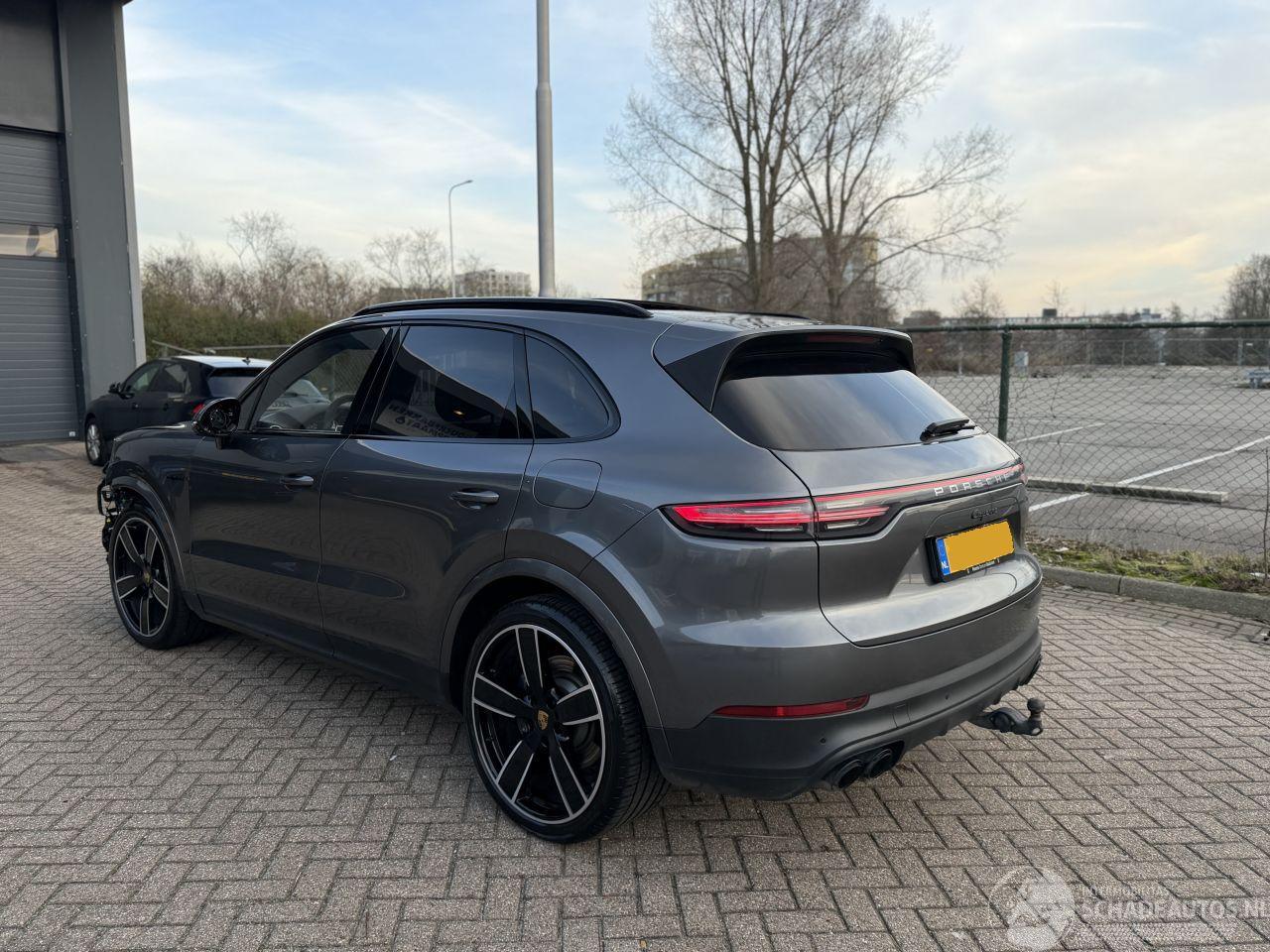 Porsche Cayenne 3.0 E-HYBRID 422Pk Pano Bose 360Camera Head-Up