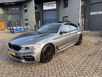 uszkodzony samochody osobowe BMW 5-serie 540i Xdrive 340pk M-Pakket High Executive Schuifdak Head-Up Harman Kardon 2017/1